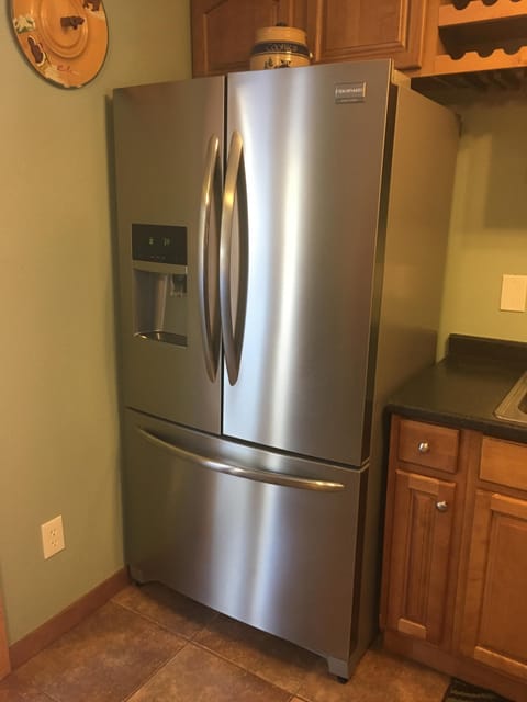 All new kitchen appliances - very nice!