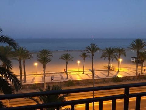 Beach nearby, sun loungers, beach towels