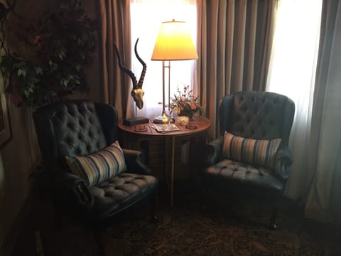 Sitting area by kitchen with fold out table