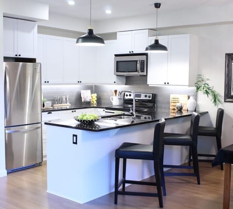 Fully modern kitchen with dishwasher
