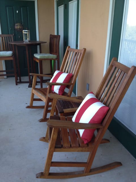 Beautiful back porch.  View of river and sunsets.