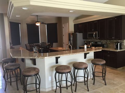 2 Level Bar,  Seating for 6           Large Kitchen, 2 Coffee Makers, Blender