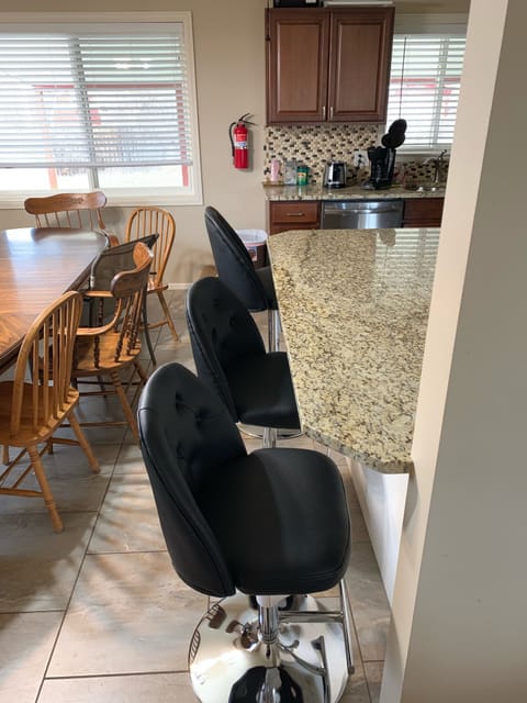 Update 12/2018
bought 3 new stools for the counter