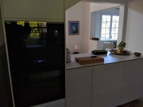 Beautiful villa, 5 ensuite bedrooms with AC, private, open views, near village Villa in Valbonne