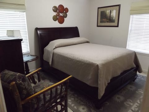 1309 #101 Spruce Drive, Knoxville, TN 37920 - Queen Bedroom