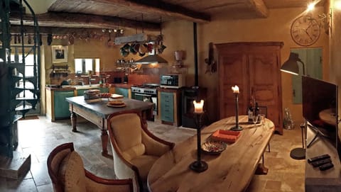 Family Room, lounge and dining with access to the utility room. 