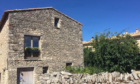 Main entrance, La Grange de la Lavande.