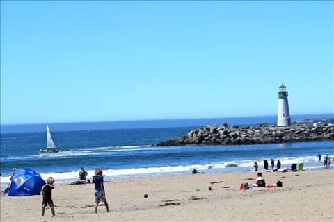 Beach nearby, sun loungers