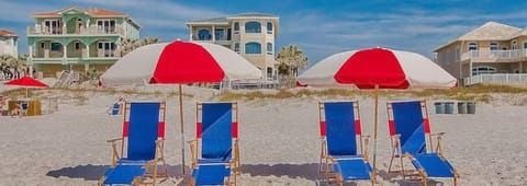 Beach nearby, sun loungers, beach towels