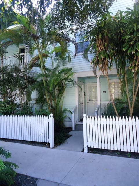 Sunset on Southard Front Entrance - Welcome to Sunset on Southard! Come in and relax!