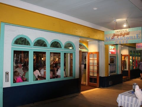 Margaritaville on Duval St. - Duval Street only 2 blocks from the home. Wastin' away again in Margaritaville!