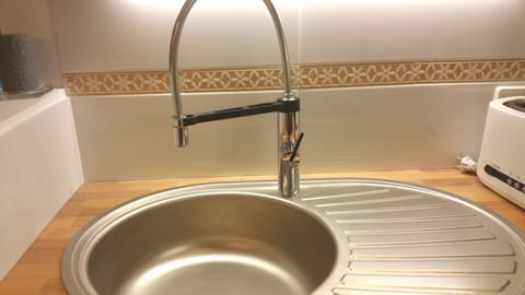 sink with flexible water tab