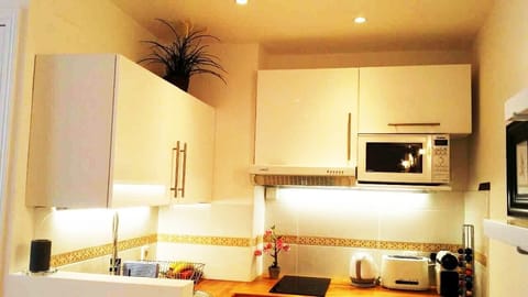 Fully fitted kitchen