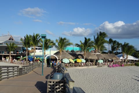 Beach nearby, sun loungers, beach towels