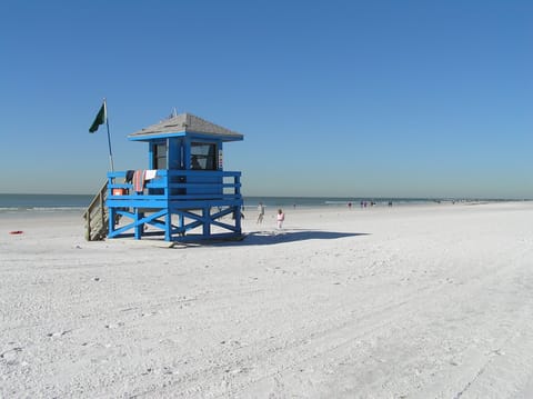 Beach nearby, sun loungers, beach towels