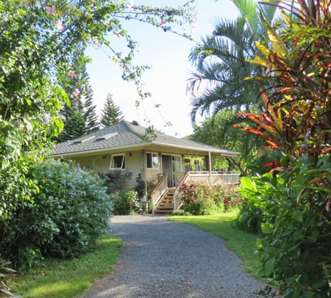 Welcome to your Private  Romantic Cottage in Paradise while enjoying Maui!