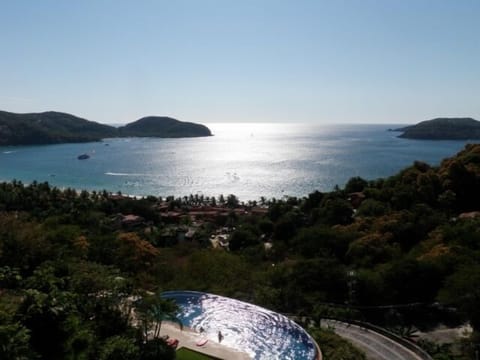 Outdoor pool, an infinity pool