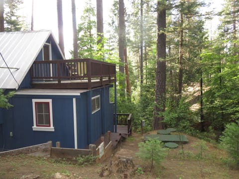 Cozy Cabin With A Short Walk To Fly In Lake/Blue Lake Springs Cabin in Arnold