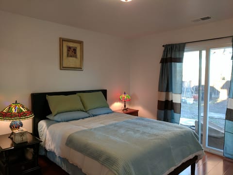 Confy queen bed in mater bedroom