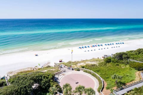 Beach nearby, sun loungers, beach towels