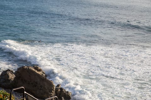 Beach nearby, sun loungers, beach towels