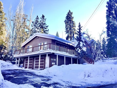 Perfect winter retreat…flat driveway with entrance door. No steep, icy stairs!! 