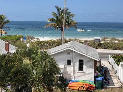 Beach nearby, sun loungers, beach towels