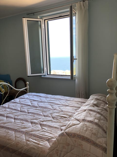 3 bedrooms, in-room safe, iron/ironing board, free WiFi