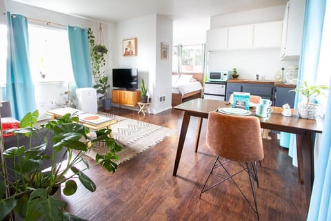 Come on in to our little sanctuary in beautiful McMinnville! 