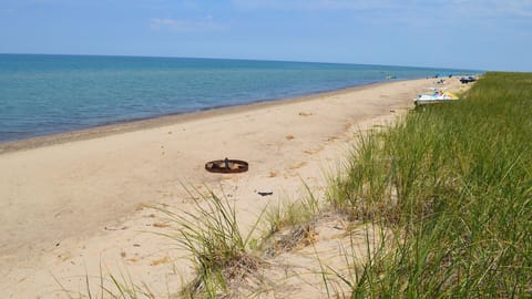 Beach nearby, sun loungers, beach towels