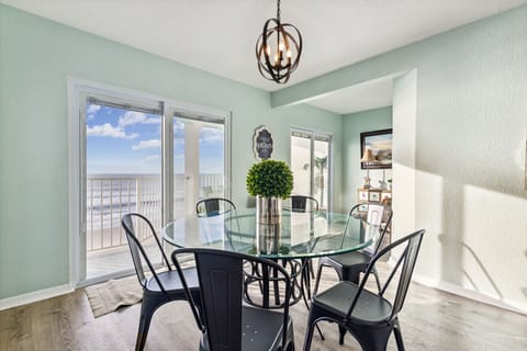 Magical ocean views from your dining room
