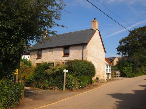 Cuckoo Cottage from Tregender Lane