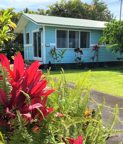 Cottage in tropical Haiku, Maui garden setting