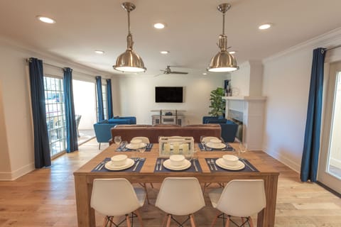 Back unit dining area 