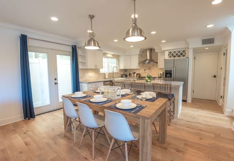 Back unit dining area & kitchen 