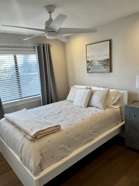 You will have a comfy queen bed, balcony access & a large flatscreen TV!