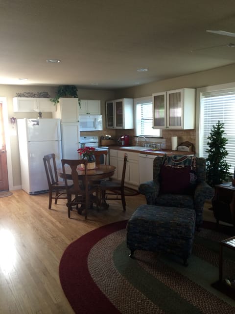 Kitchen/dining area