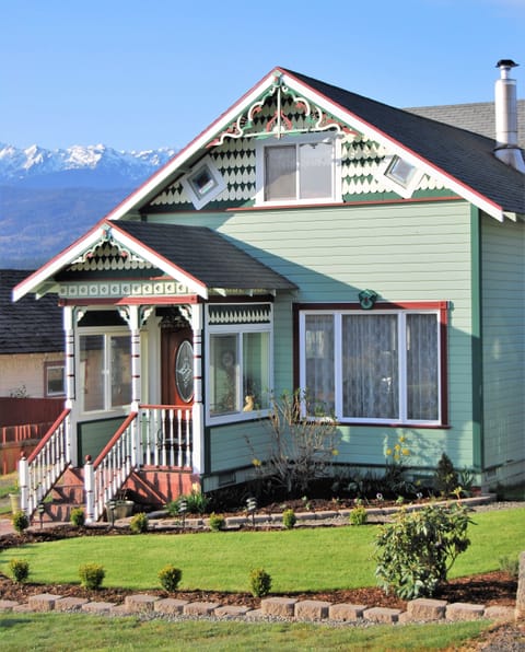 Vacation Getaway For Family & Friends.  Romantic Ambiance For Couples.  