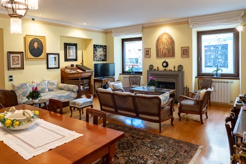 Veduta d'insieme del soggiorno.