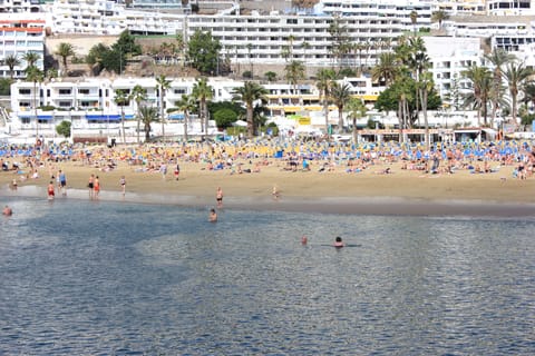 Beach nearby, sun loungers, beach towels