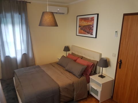 3 bedrooms, in-room safe, iron/ironing board, cribs/infant beds