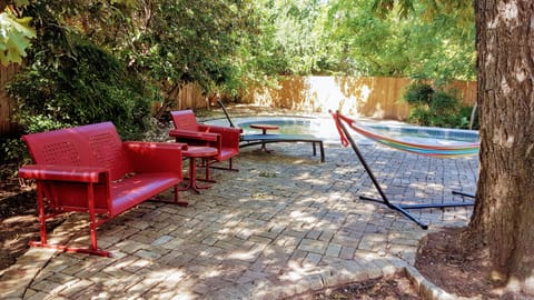  Pool and outside seating!