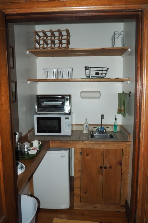 Fridge, microwave, coffee/tea maker, cookware/dishes/utensils