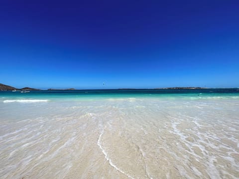 Beach nearby, white sand, beach towels, 10 beach bars