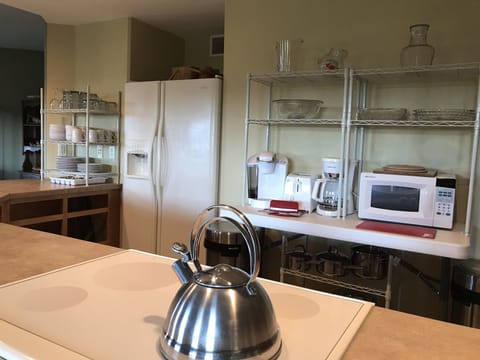 Private kitchen | Fridge, microwave, oven, stovetop