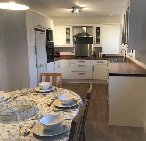 Kitchen with everything you need, including dishwasher and washing machine