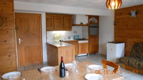 Private kitchen | Fridge, microwave, oven, stovetop