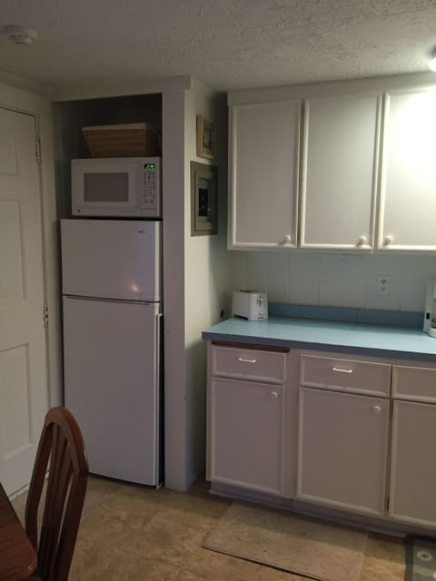 Microwave, oven, stovetop, coffee/tea maker