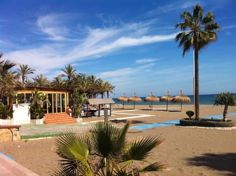 Beach nearby, sun loungers, beach towels