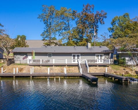 Lake Hamilton Waterfront Home